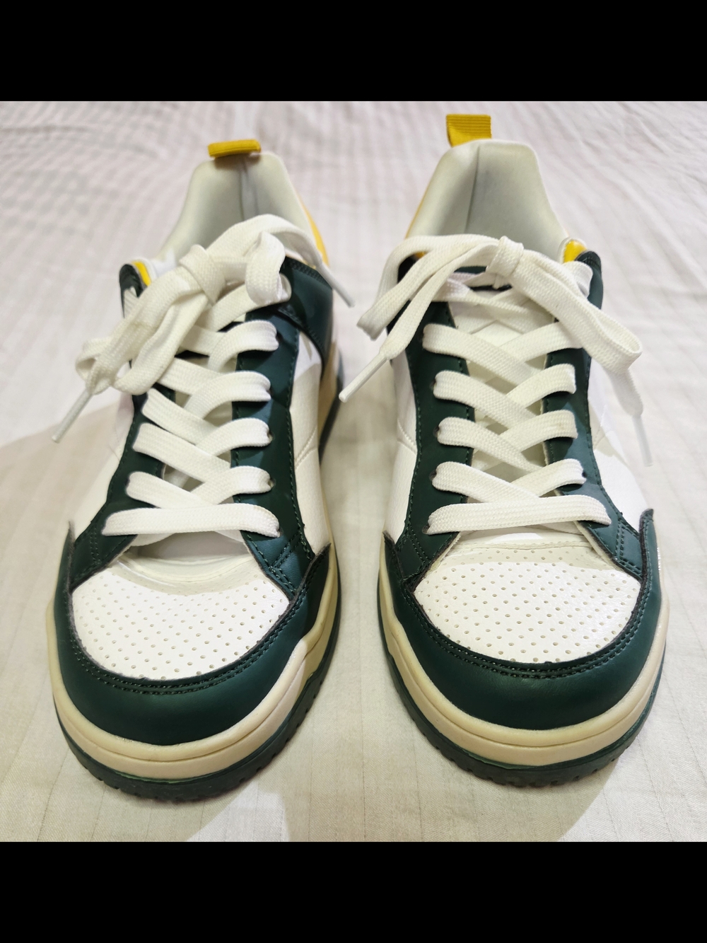 Steve Madden women's Everlie Sneaker size 7.5 Green Bay Packer colors